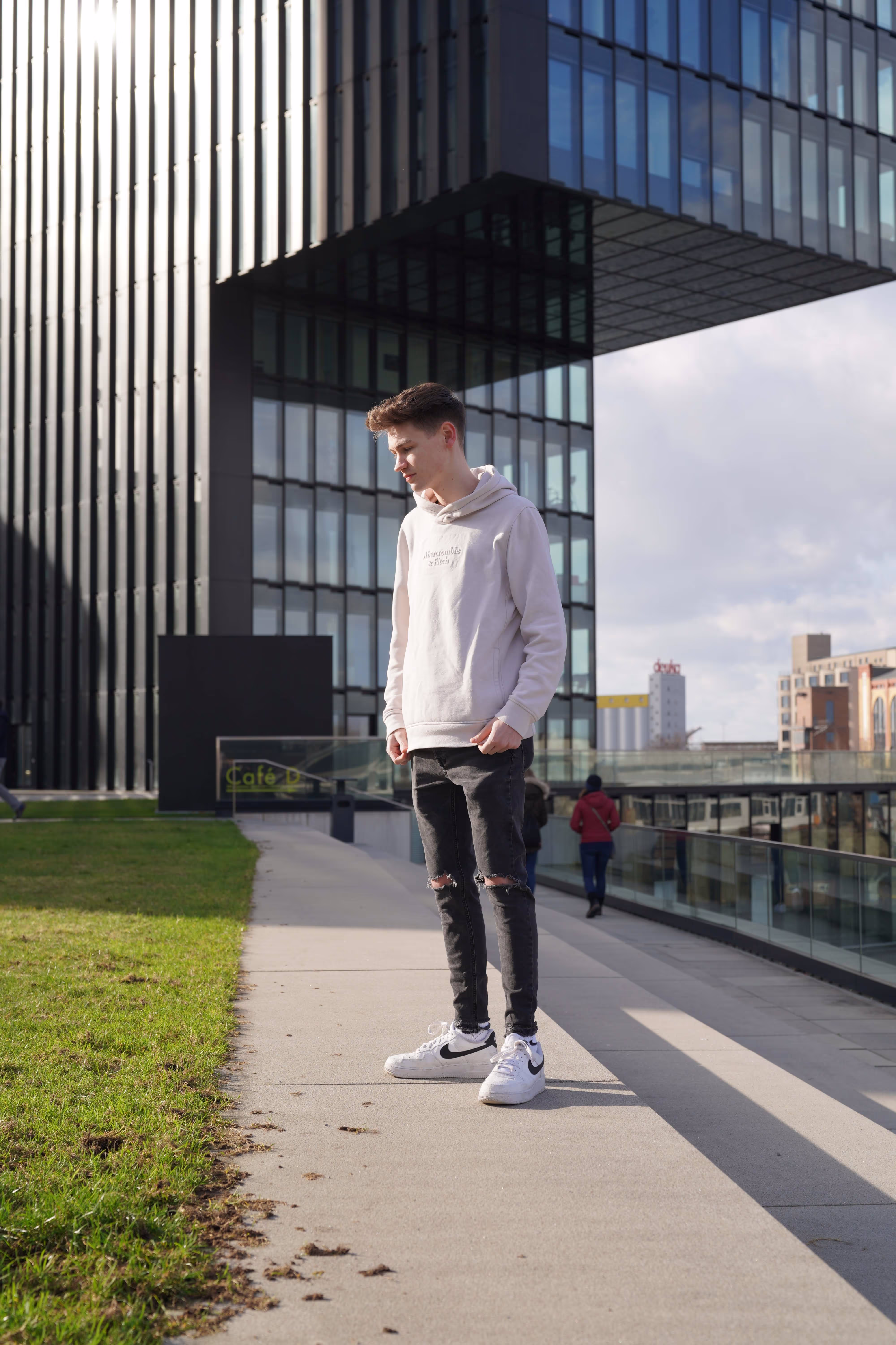 Dylan standing before the Hyatt Regency Düsseldorf.